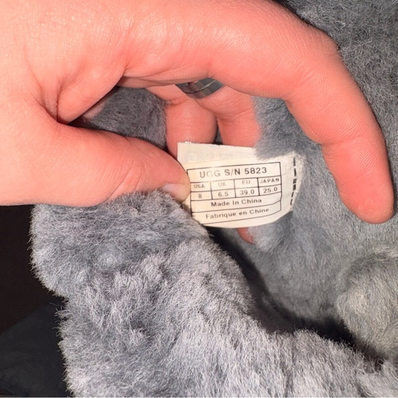 UGG Austrailia tall metallic grey boots from 2010s grey Well Loved in Good shape - Picture 10 of 14